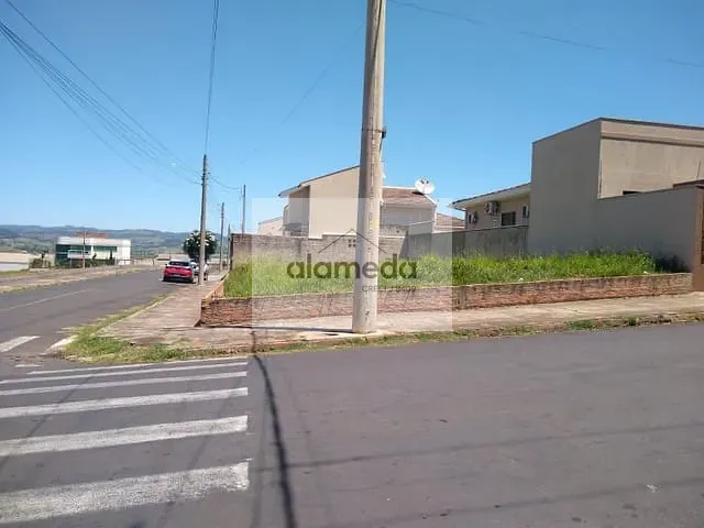 Terreno com 300m², à venda, no bairro Pompéia 2 em Jacarezinho