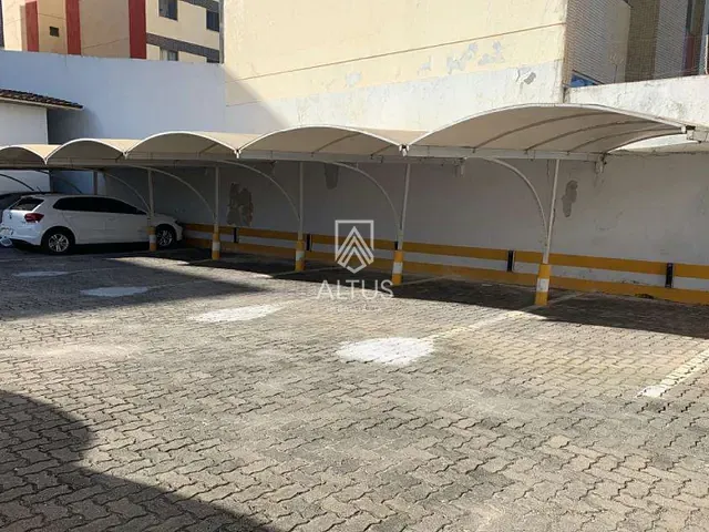 Terreno com 700m², à venda, no bairro Costa Azul em Salvador