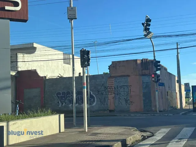 Terreno com 676m², à venda, no bairro Estreito em Florianópolis