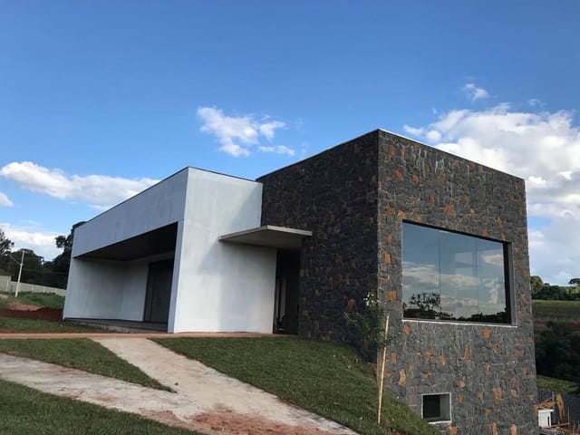 Terreno com 312m², à venda, no bairro Colônia Dona Luíza em Ponta Grossa