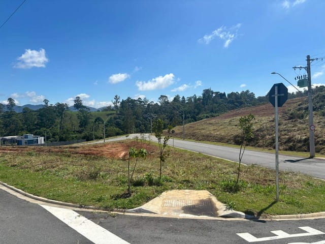 Terreno com 304m², à venda, no bairro Cézar de Souza em Mogi das Cruzes