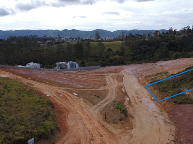 Terreno com 304m², à venda, no bairro Cézar de Souza em Mogi das Cruzes
