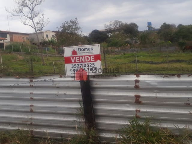 Terreno com 750m², à venda, no bairro Jardim Eloyna em Pindamonhangaba