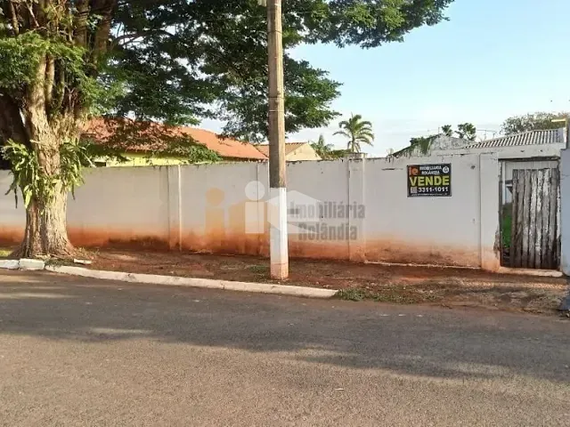 Terreno à venda, no bairro Centro em Rolândia