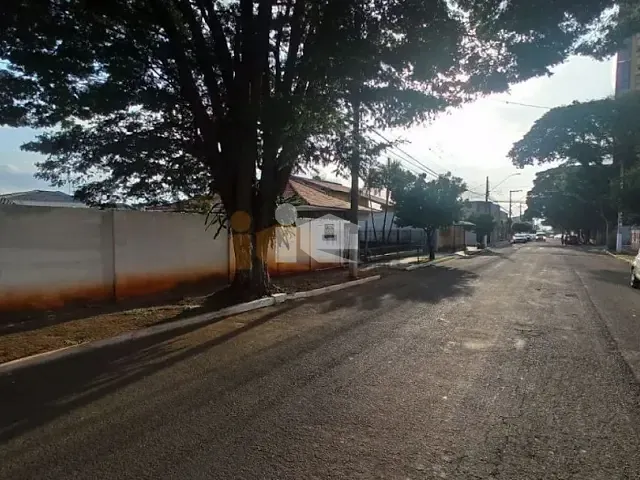 Terreno à venda, no bairro Centro em Rolândia