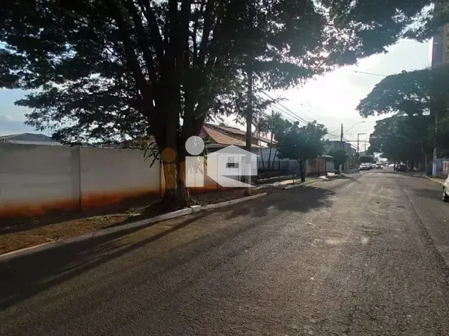 Terreno à venda, no bairro Centro em Rolândia
