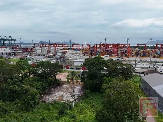 Terreno com 2457m², à venda, no bairro Figueira do Pontal em Itapoá