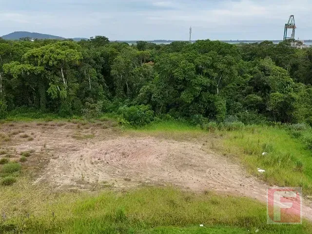 Terreno com 2457m², à venda, no bairro Figueira do Pontal em Itapoá