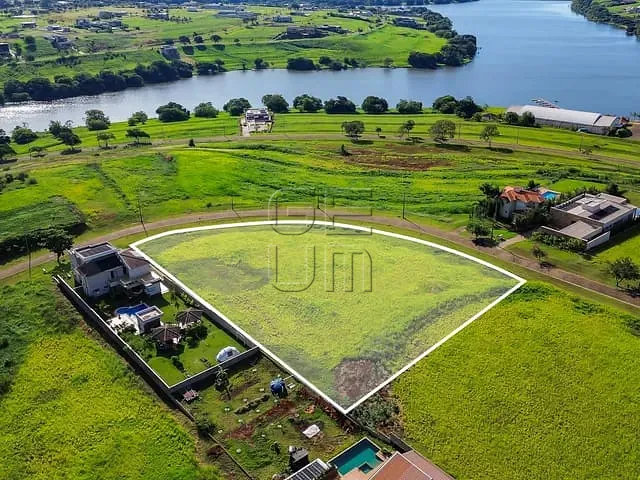 Terreno com 3050m², à venda, no bairro Rodovia em Sertanópolis
