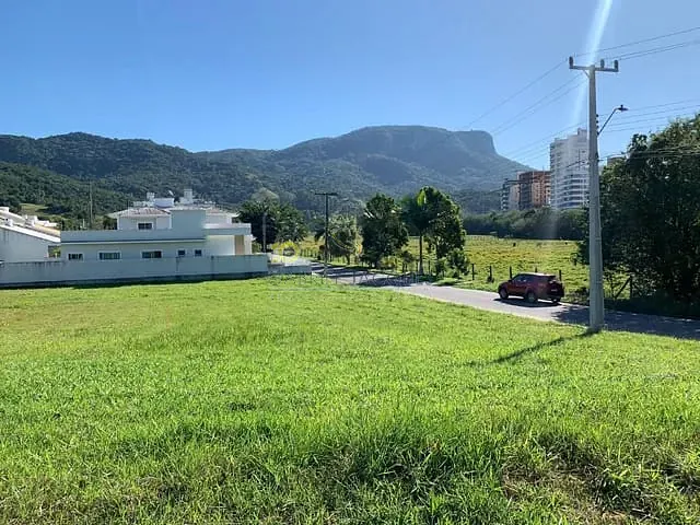 Terreno com 608m², à venda, no bairro Cidade Universitária Pedra Branca em Palhoça