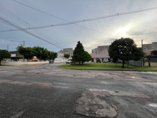Foto do Terreno - Excelente Terreno de Esquina com ótima localização, medindo 601m², totalmente plano à venda no bairro Xaxim, Curitiba, PR | K9 Imóveis