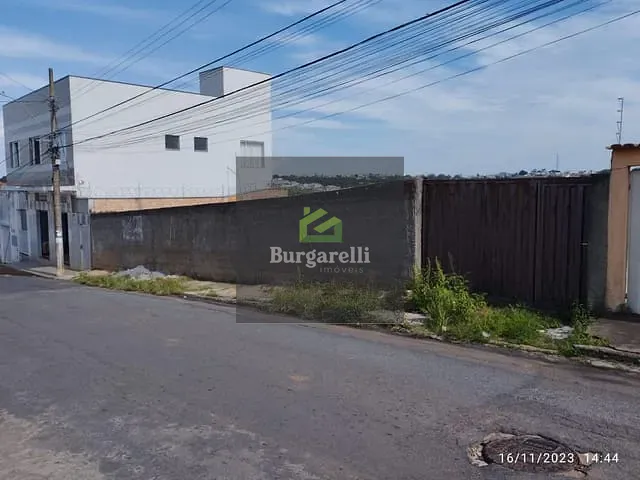 Terreno com 900m², à venda, no bairro Vila Alzira em Lavras