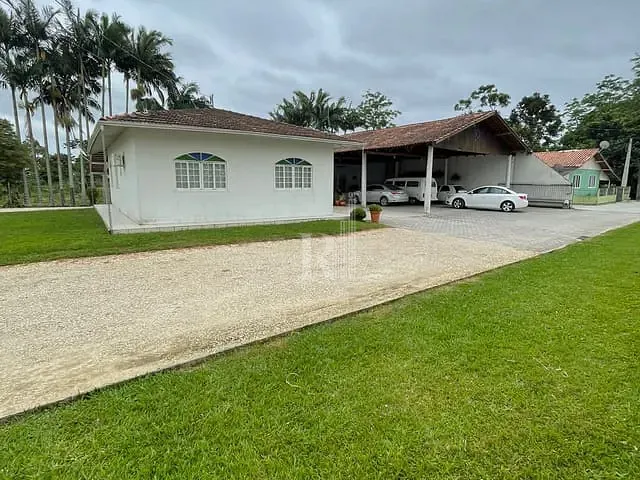 Terreno com 2550m², à venda, no bairro Centro em Tijucas