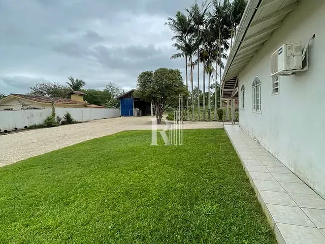 Terreno com 2550m², à venda, no bairro Centro em Tijucas