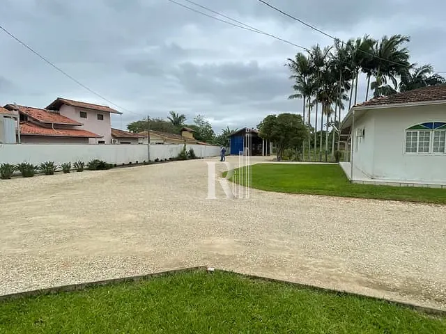 Terreno com 2550m², à venda, no bairro Centro em Tijucas