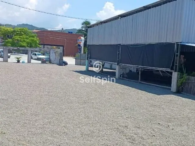 Terreno com 450m², para alugar, no bairro Piratininga em Niterói