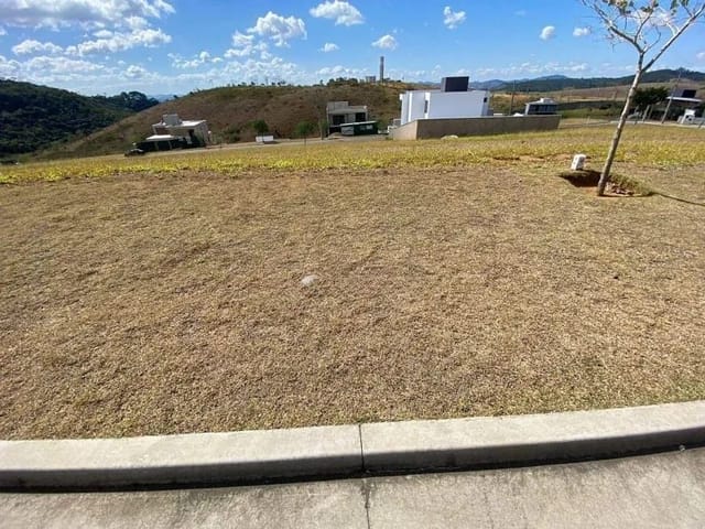 Terreno com 490m², à venda, no bairro São Pedro em Juiz de Fora