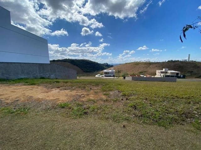 Terreno com 490m², à venda, no bairro São Pedro em Juiz de Fora