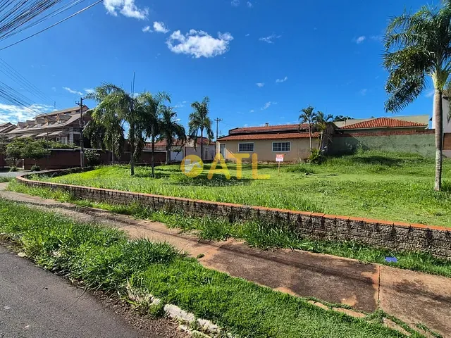 Terreno com 930m², à venda, no bairro Jardim Santa Fé IV em Ourinhos