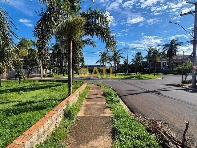Terreno com 930m², à venda, no bairro Jardim Santa Fé IV em Ourinhos