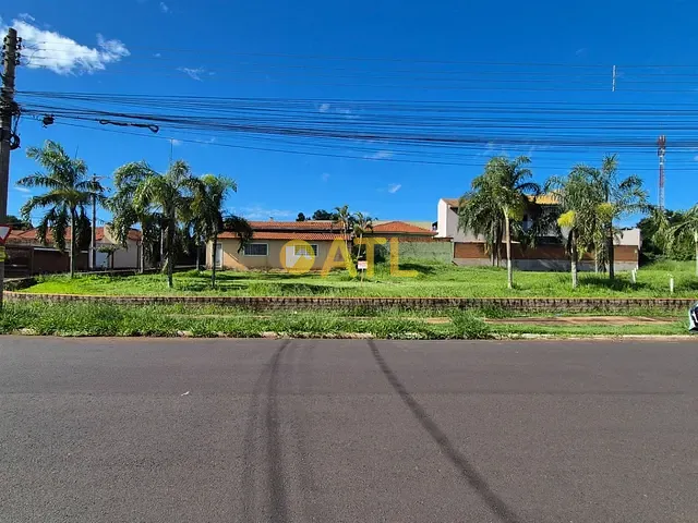 Terreno com 930m², à venda, no bairro Jardim Santa Fé IV em Ourinhos