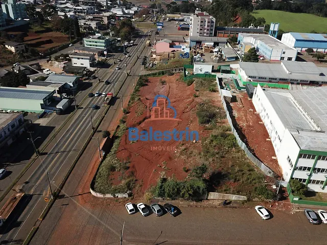Terreno com 954m², à venda, no bairro Centro em Fraiburgo