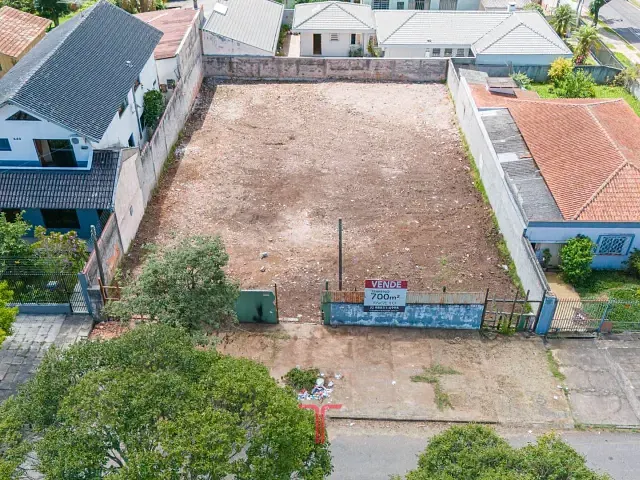Terreno com 704m², à venda, no bairro Parolin em Curitiba