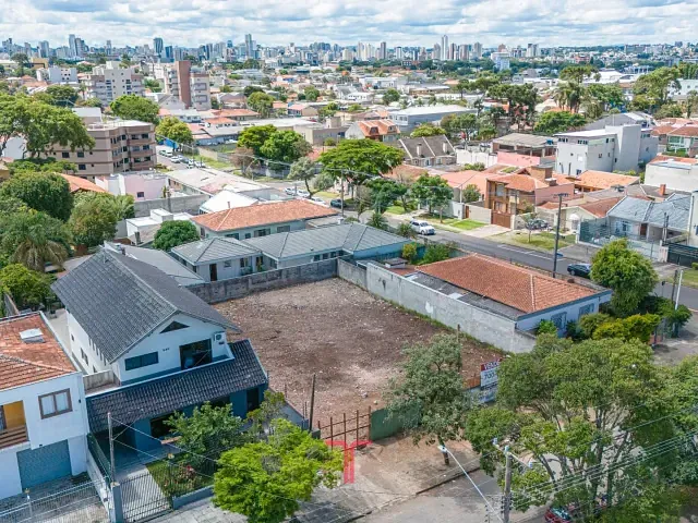 Terreno com 704m², à venda, no bairro Parolin em Curitiba