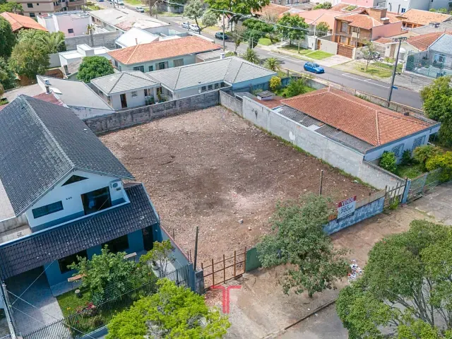 Terreno com 704m², à venda, no bairro Parolin em Curitiba