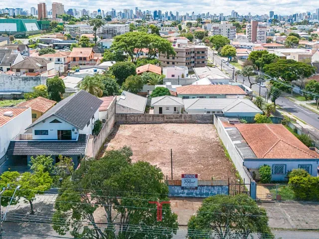 Terreno com 704m², à venda, no bairro Parolin em Curitiba