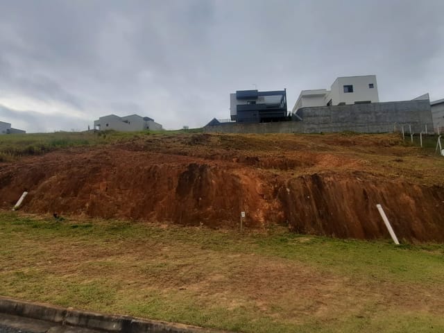 Terreno com 360m², à venda, no bairro Vila Pasti em Louveira