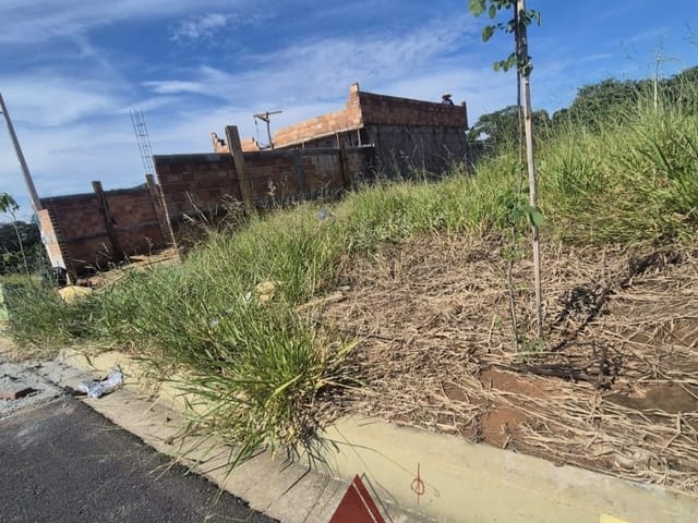 Terreno com 160m², à venda, no bairro Abaeté em Franca