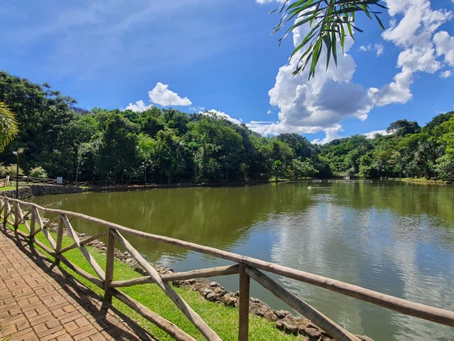 Terreno com 807m², à venda, no bairro Condomínio do Lago em Goiânia