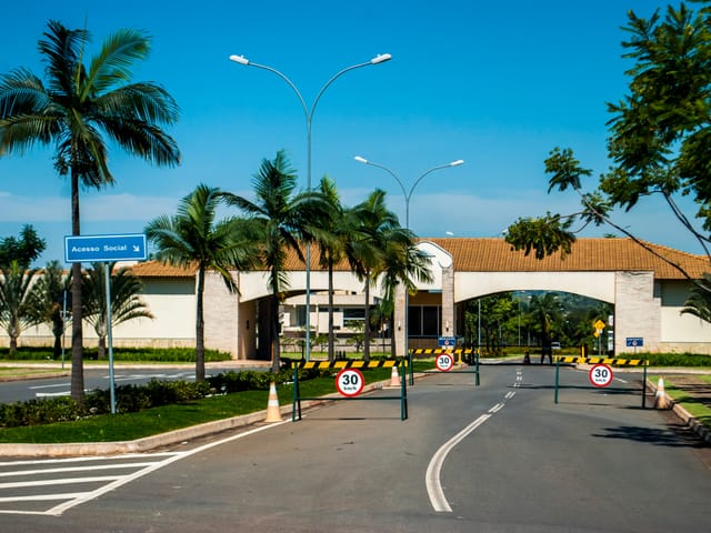 Terreno com 807m², à venda, no bairro Condomínio do Lago em Goiânia