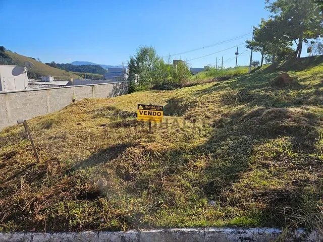 Terreno com 240m², à venda, no bairro Centro em Piranguinho