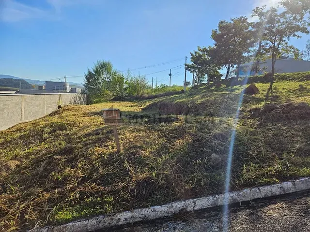 Terreno com 240m², à venda, no bairro Centro em Piranguinho
