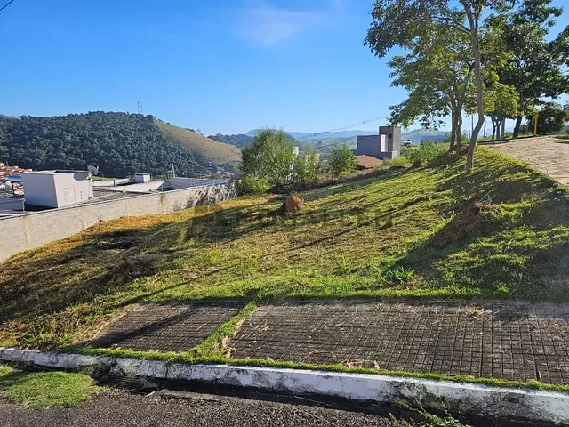 Terreno com 240m², à venda, no bairro Centro em Piranguinho