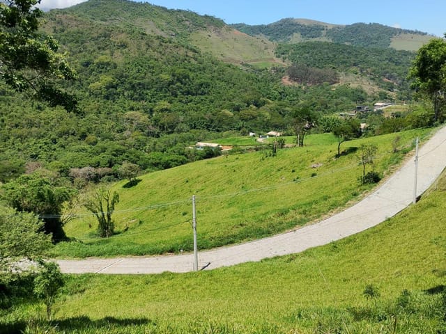 Terreno com 2600m², à venda, no bairro Secretário em Petrópolis