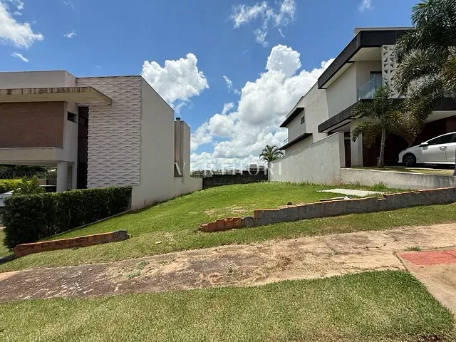 Terreno com 267m², à venda, no bairro Gleba Simon Frazer em Londrina