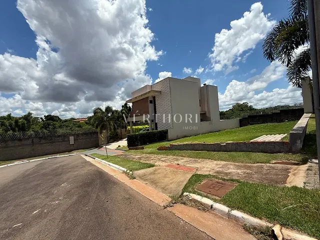 Terreno com 267m², à venda, no bairro Gleba Simon Frazer em Londrina