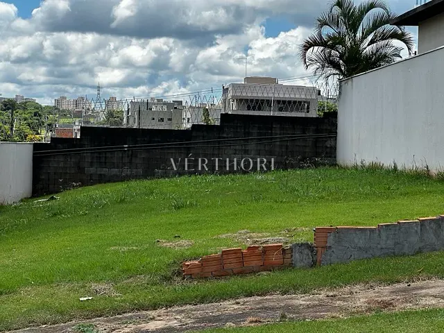 Terreno com 267m², à venda, no bairro Gleba Simon Frazer em Londrina