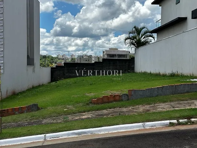 Terreno com 267m², à venda, no bairro Gleba Simon Frazer em Londrina