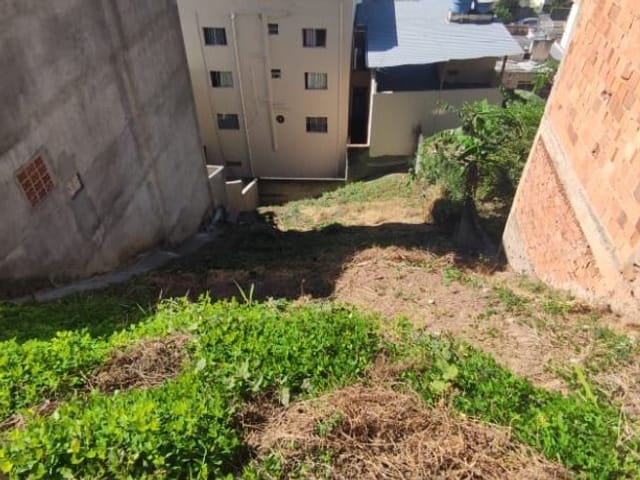 Terreno com 240m², à venda, no bairro São Mateus em Juiz de Fora