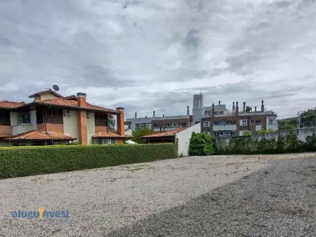 Terreno com 477m², à venda, no bairro Córrego Grande em Florianópolis