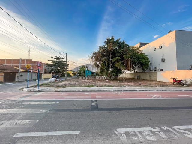 Terreno com 596m², à venda, no bairro Jardim Atlântico Central (Itaipuaçu) em Maricá