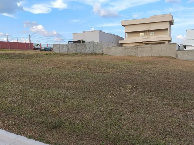 Terreno com 390m², à venda, no bairro Jardins Nápoles em Senador Canedo