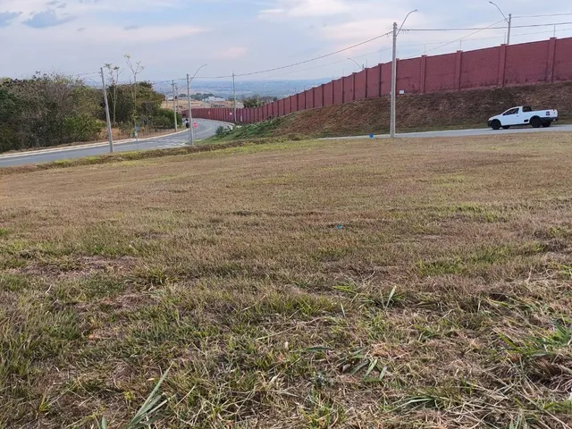 Terreno com 390m², à venda, no bairro Jardins Nápoles em Senador Canedo