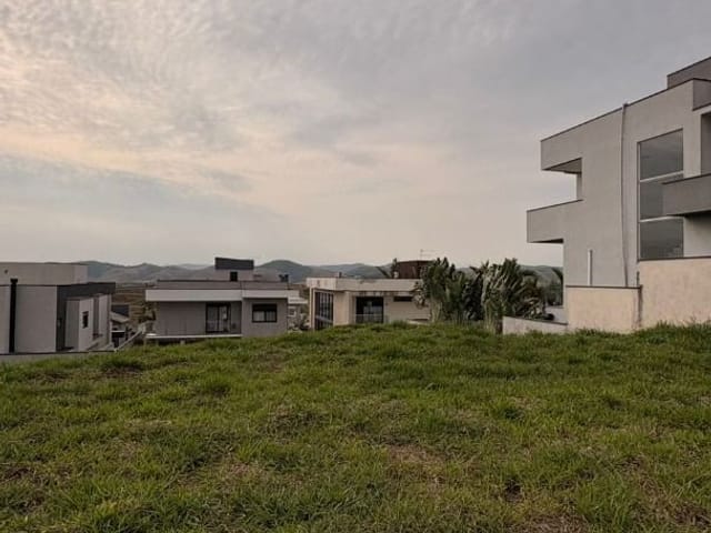 Terreno com 450m², à venda, no bairro Condomínio Residencial Jaguary em São José dos Campos