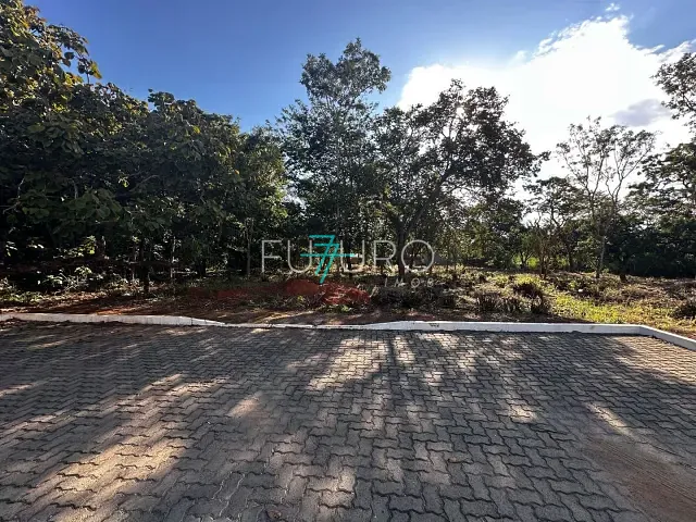 Terreno com 1400m², à venda, no bairro Setor Habitacional Jardim Botânico em Brasília