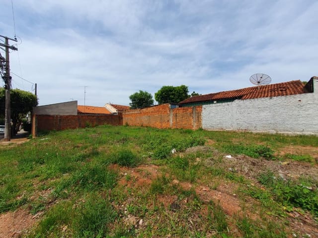 Terreno com 266m², à venda, no bairro Jardim Sao Genaro em Birigui
